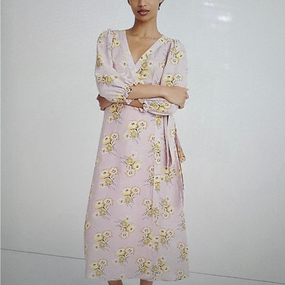 Madewell’s linen blend ruffle-cuff wrap dress in Dutch dandelions.